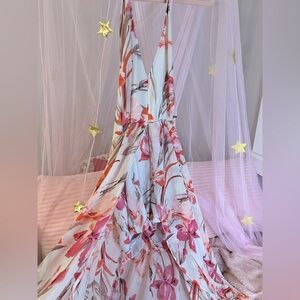 🌺 Perfect Spring/Summer Floral Halter Maxi Dress – Size M - GUC - Wedding Season